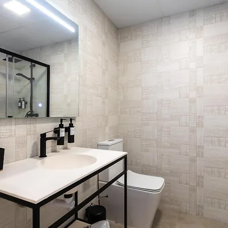 Апартаменты Moontels Plaza De Vannes